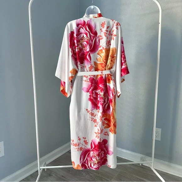 Natori Floral Print Robe ASO Khloe Kardashian - Picture 10 of 14
